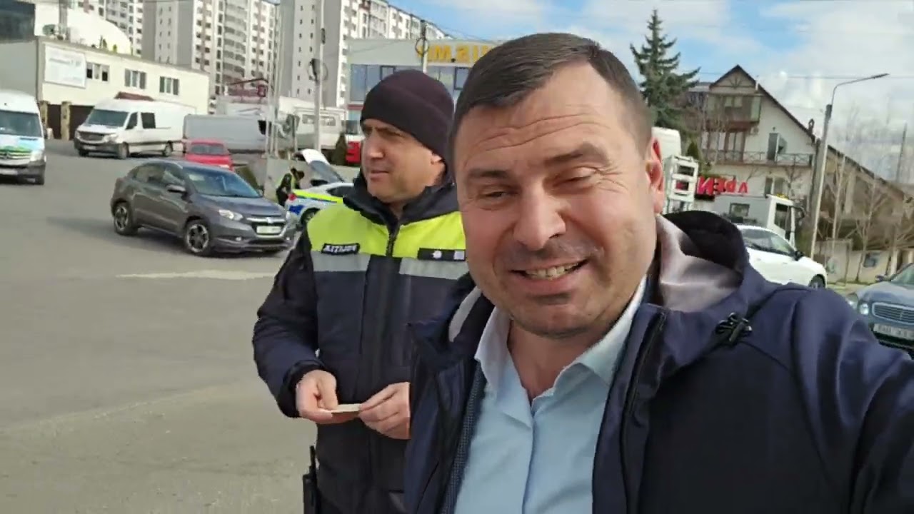 Poliția au suspendat permisul de conducere ilegal și au ridicat bus-ul la parcarea specială.