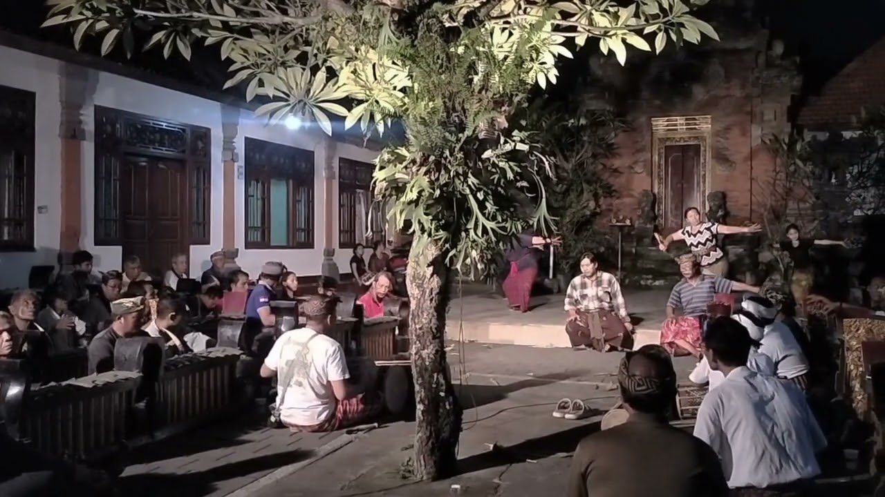 Latihan Mebarengan sekaa Saba -Pinda ..Tari Legong Bapang Saba