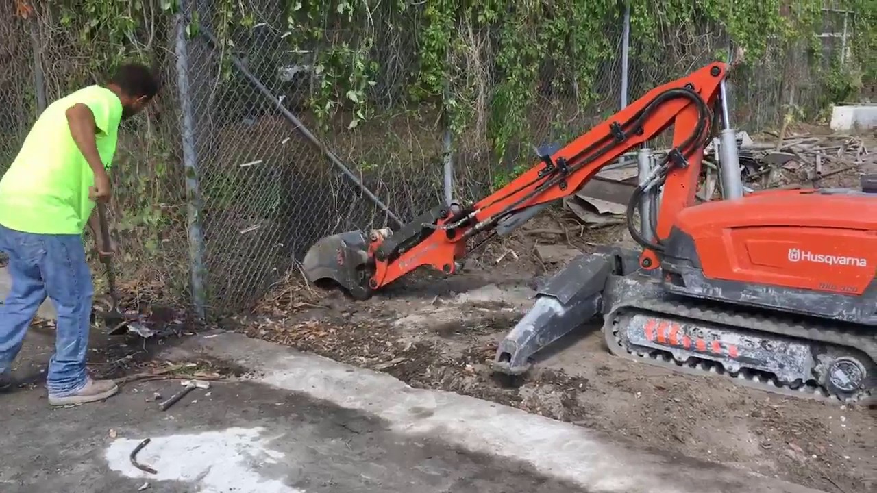Husqvarna DXR 300 w/1-888-Cleanup
