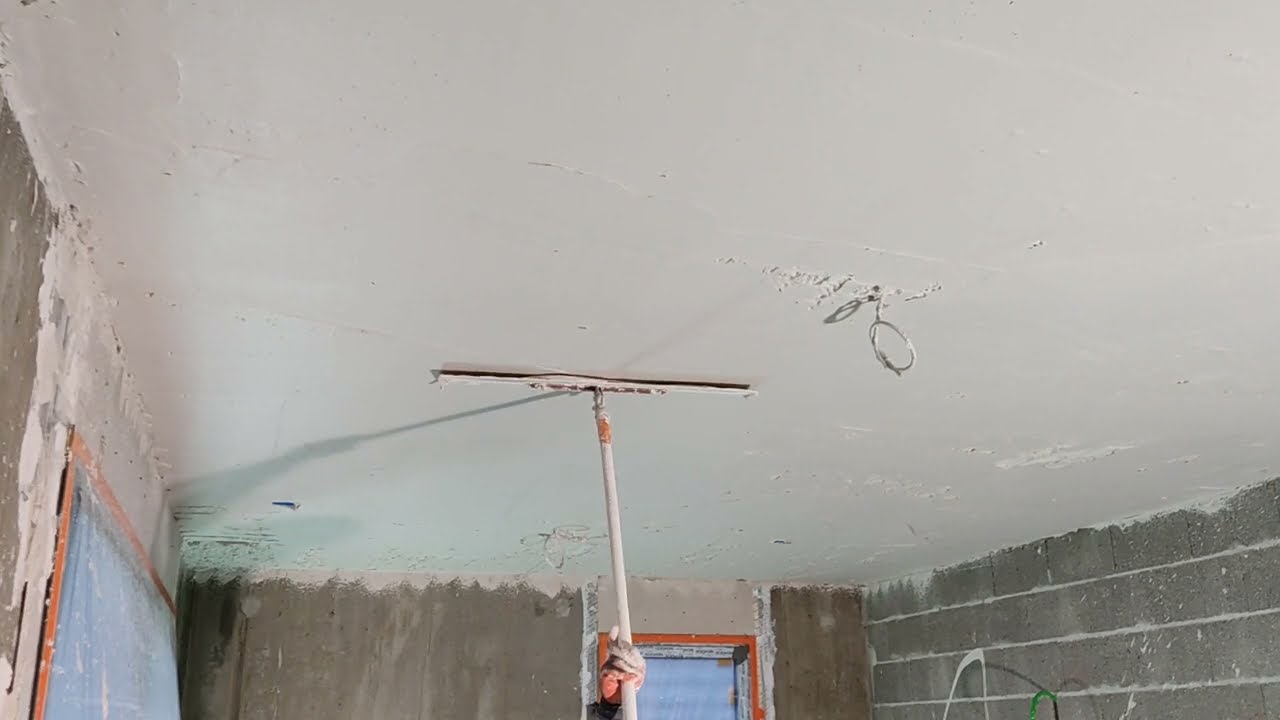 Gesso projetado em tetos sem andaime rápido e prático.