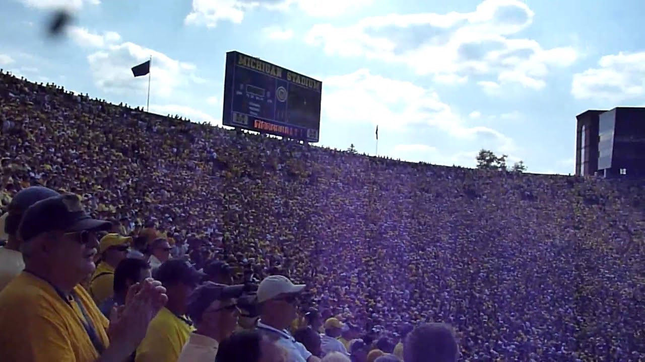 Notre Dame @ Michigan (9/12/2009) Kickoff Return for TD...celebration