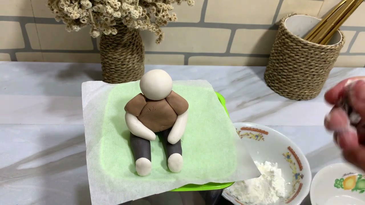TUTORIAL FIGURINE FONDANT || CARA MEMBUAT ORANG DARI FONDANT TEMA PRIA BREWOKAN
