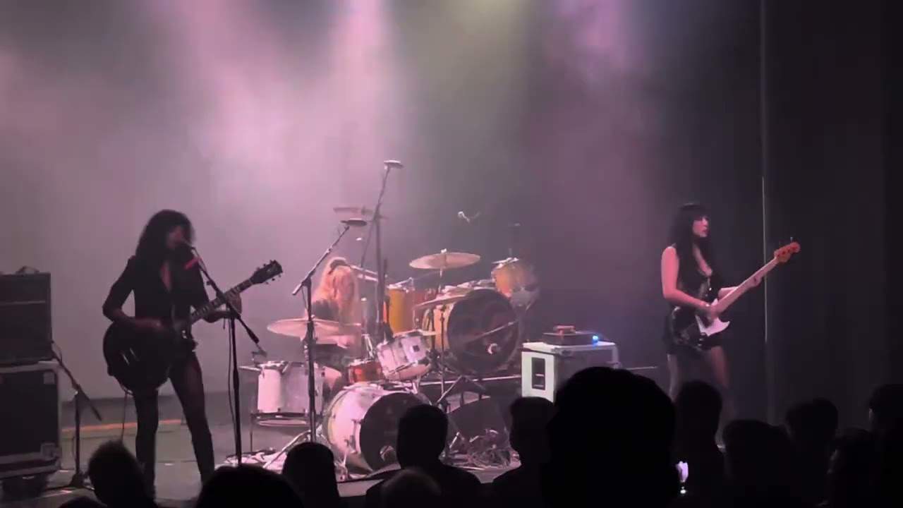 L.A. Witch - DOGGOD (unreleased song) @ the Observatory in Santa Ana 11/11/23