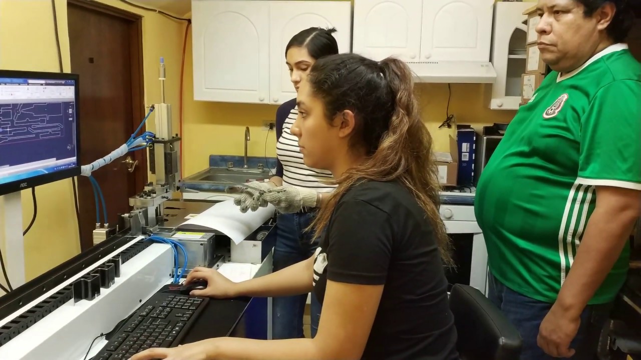 Dobladora automática de pleca; capacitación para la operación  del dobles de los ángulos y radios