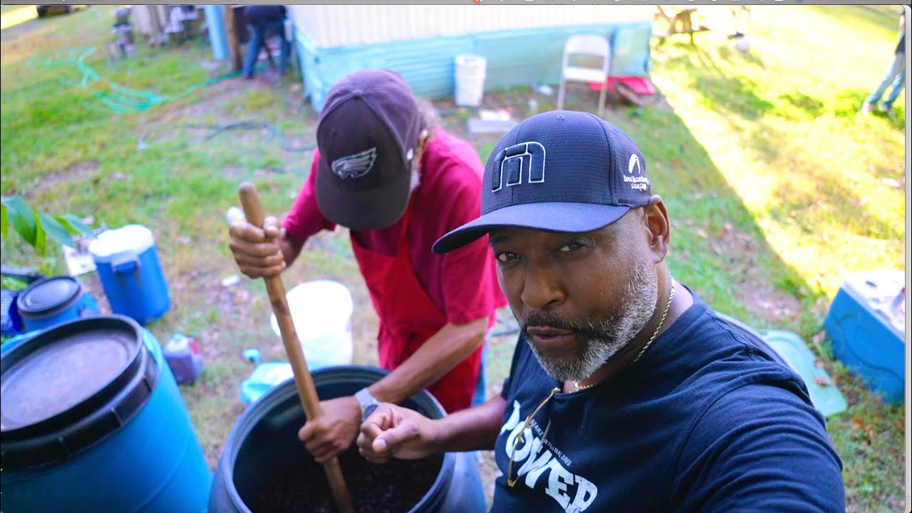 COOKING UP SOME HOMEMADE WINE! (Country Style)