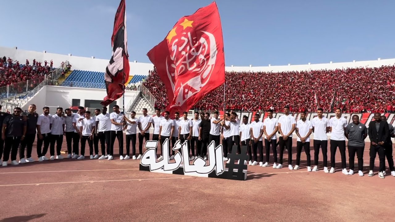 بعد التقديم الرسمي.. لاعبو الوداد الجدد وموكوينا وآيت منا يستمتعون بأهازيج الوينرز