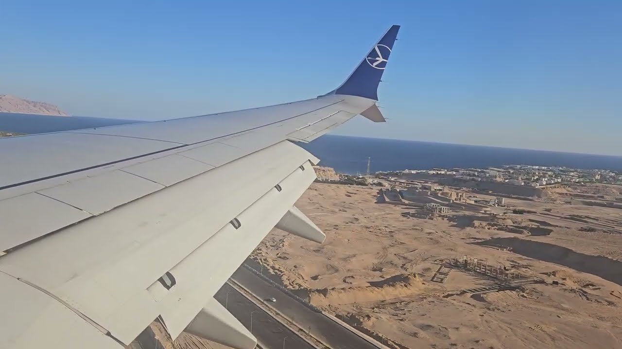 Самолет приземлился в аэропорту Шарм-эль-Шейха на Синайском полуострове