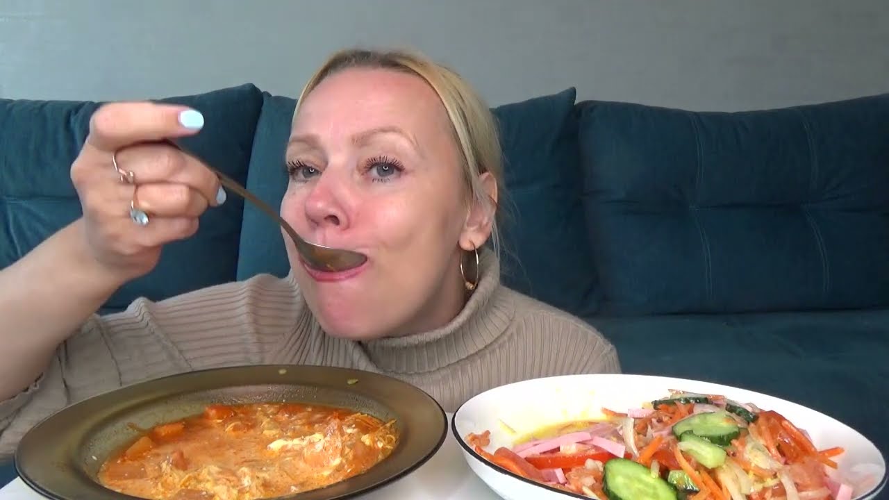 МУКБАНГ БОРЩ ДОМАШНИЙ, САЛАТ ОВОЩНОЙ С МОРКОВКОЙ ПО КОРЕЙСКИ/Mukbang еда на камеру/Русский мукбанг/