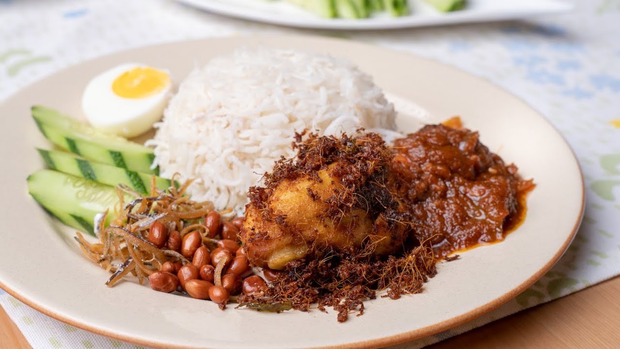 Ayam Goreng Berempah & Nasi Lemak Kukus | Aura dia lain macam….