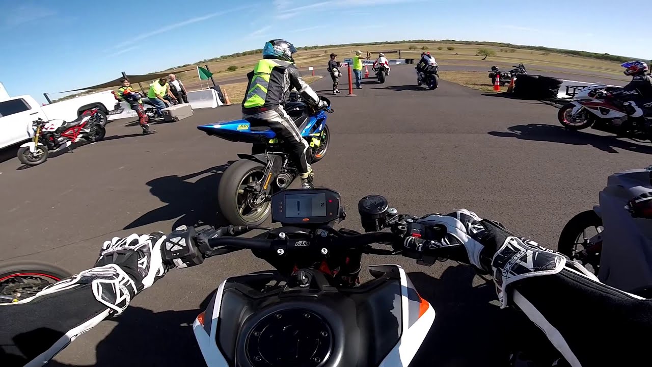 890 Duke R goes hunting faster bikes