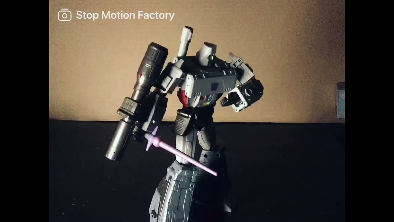 Megaton vs Optimus prime (transformers stop motion)