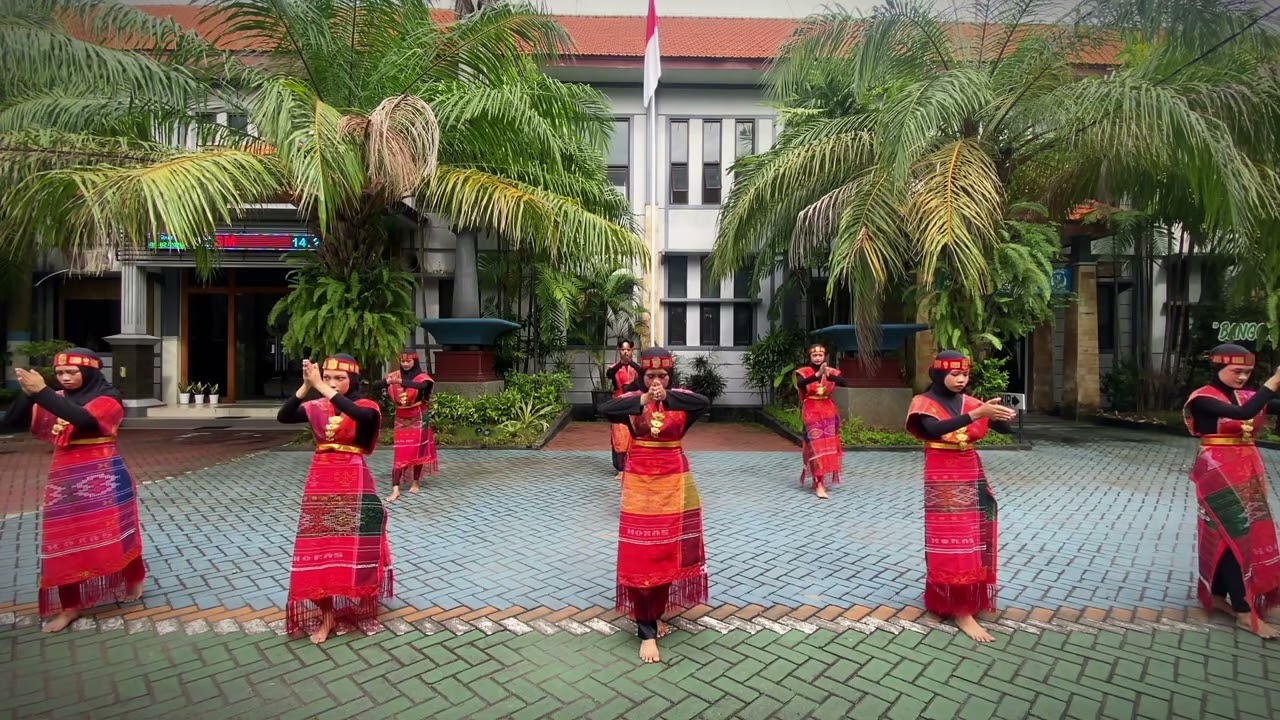 [TUGAS SENI BUDAYA] Tari Tradisional | Kelompok 1 