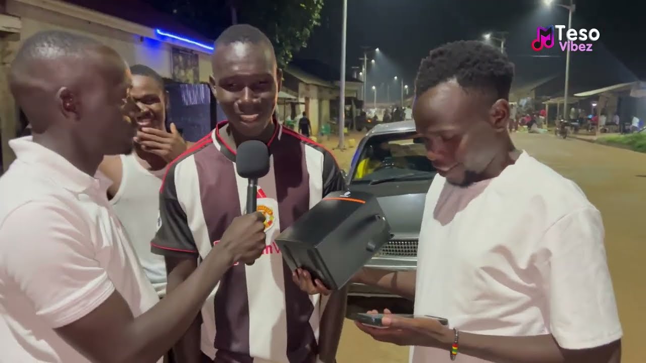 Fan singing to Canis Odd’s Ebaluwa Toto