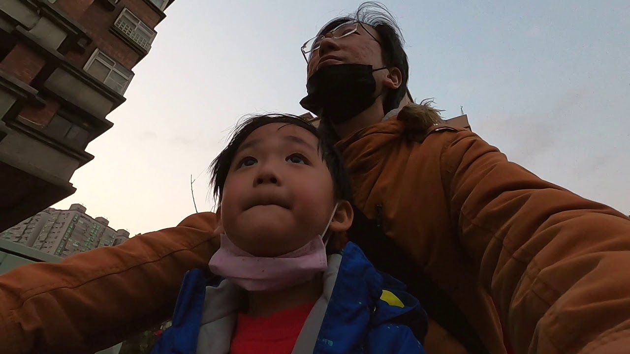 接小孩放學｜拿了3台包包放不下的迴力車回家