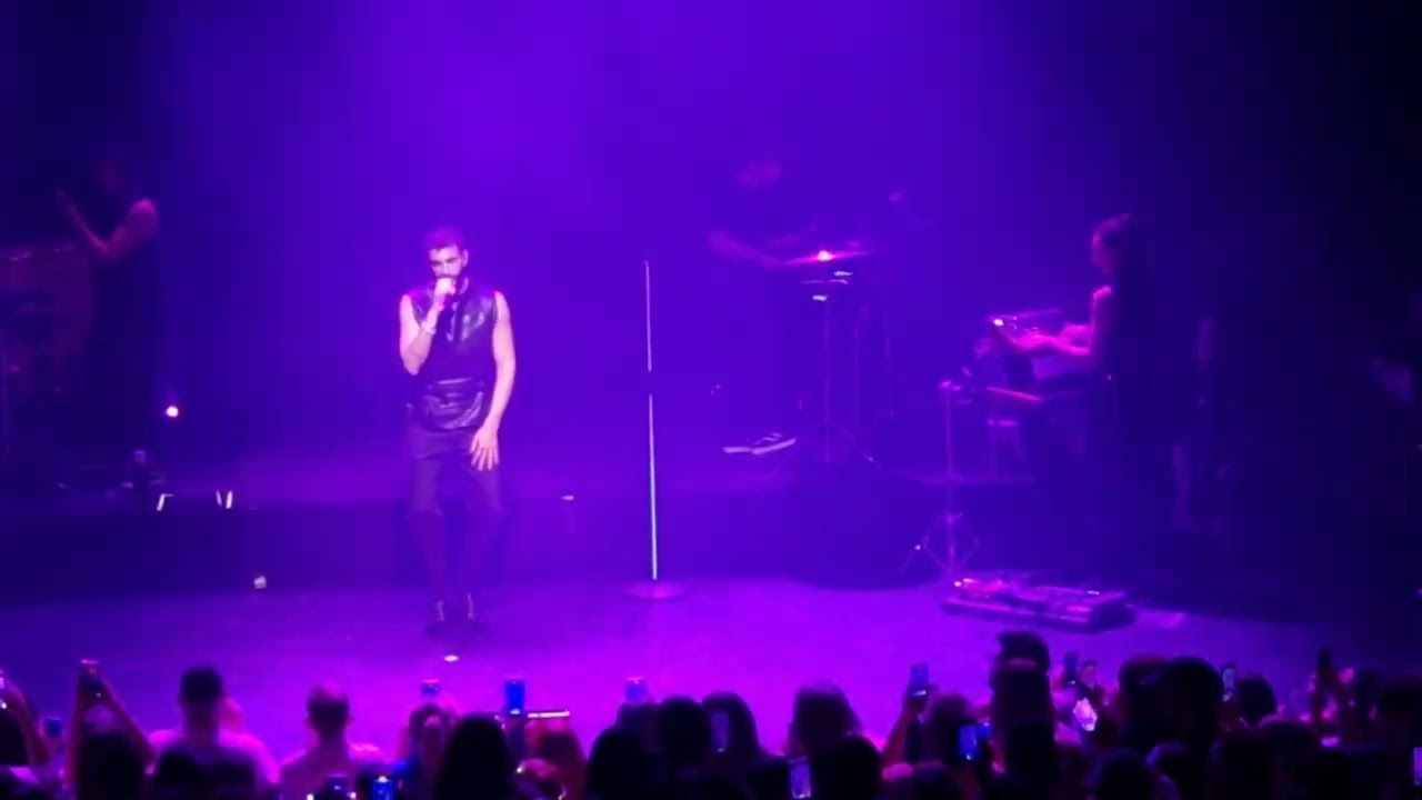 #MengoniLiveinEurope @ Paris, La Cigale, 24.04.2023. Fiori d'orgoglio.