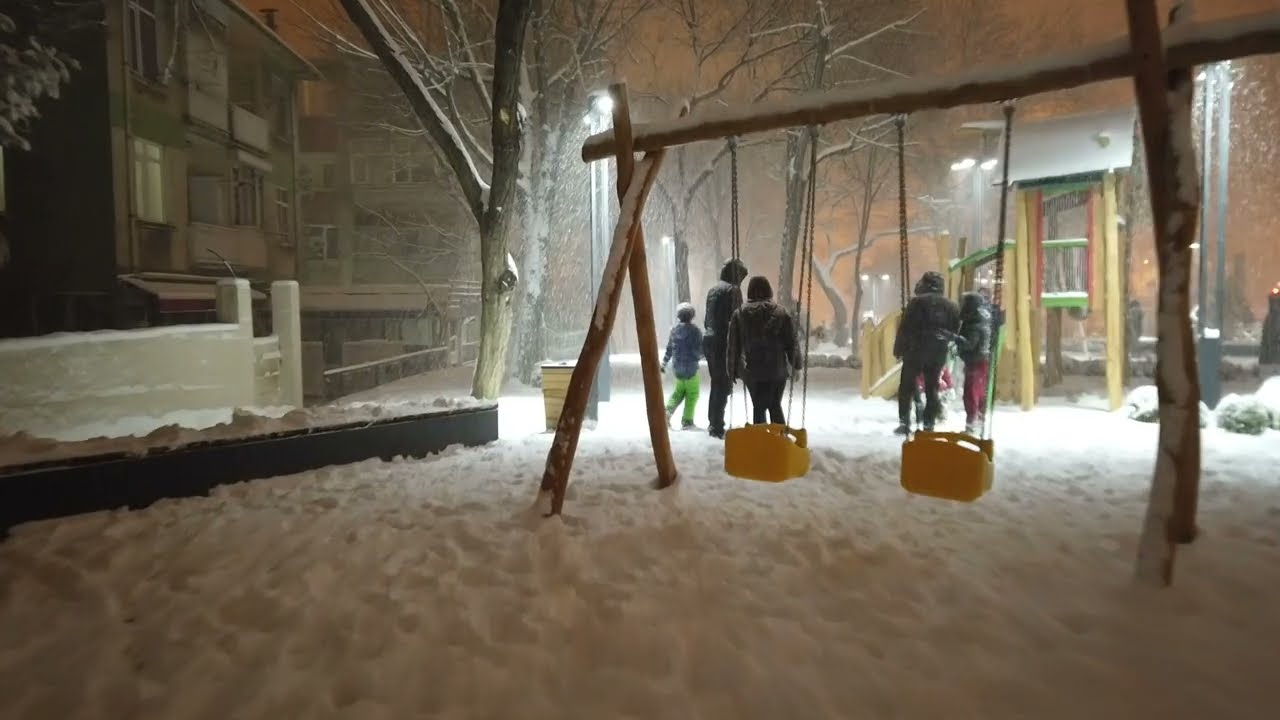 Mart ayında kar yağarken Zeynep Kamil Parkı / Snow fall in the park / Dji Osmo Pocket
