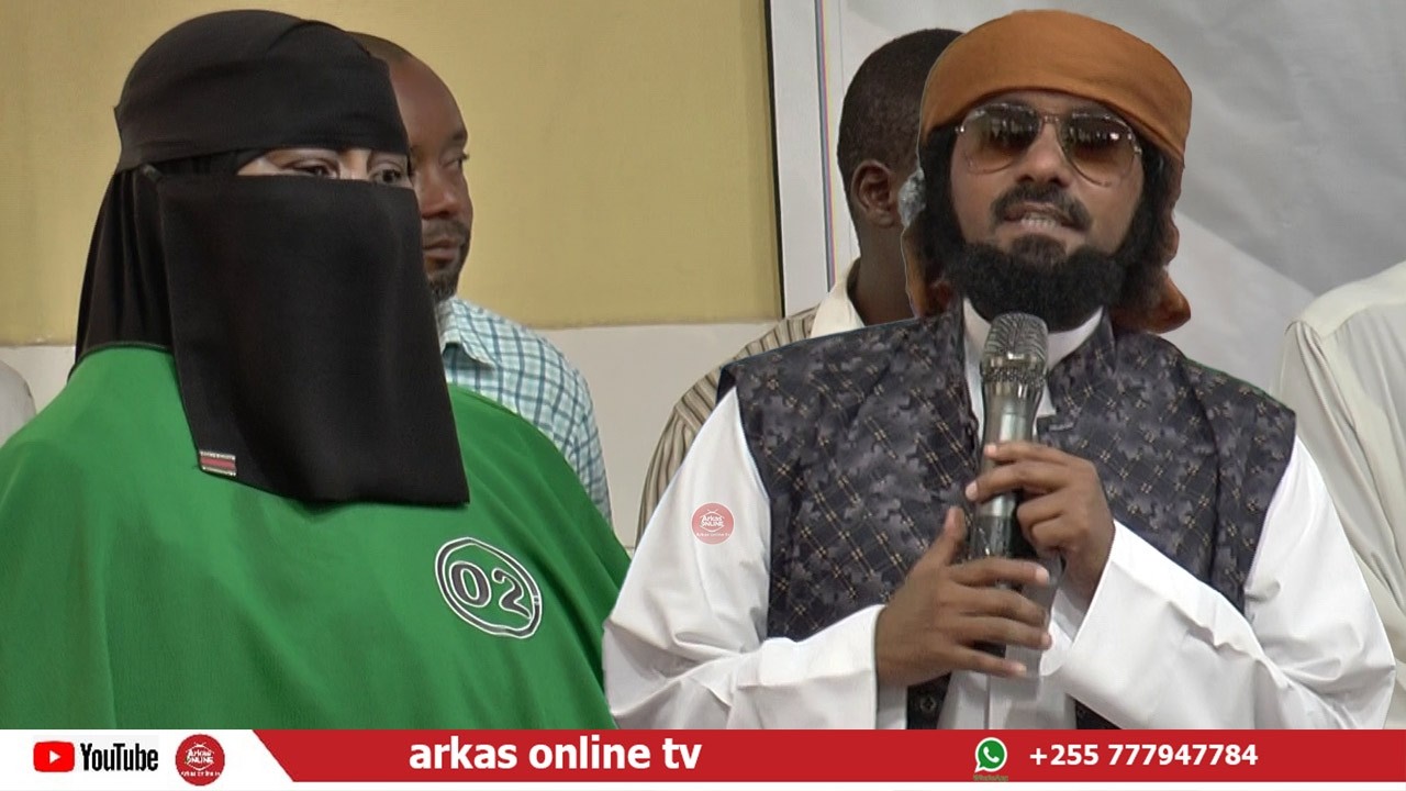 SNURA AMWAGA CHOZI MBELE YA SHEIKH KISHKI BAADA YA KUSHINDA TIKETI MBILI ZA KWENDA UMRAH