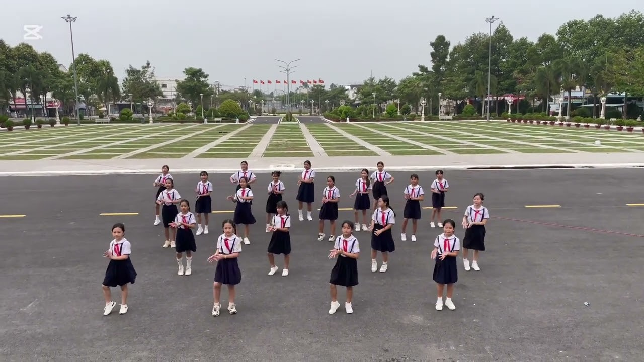 Đồng diễn ngày hội thiếu nhi vui khoẻ