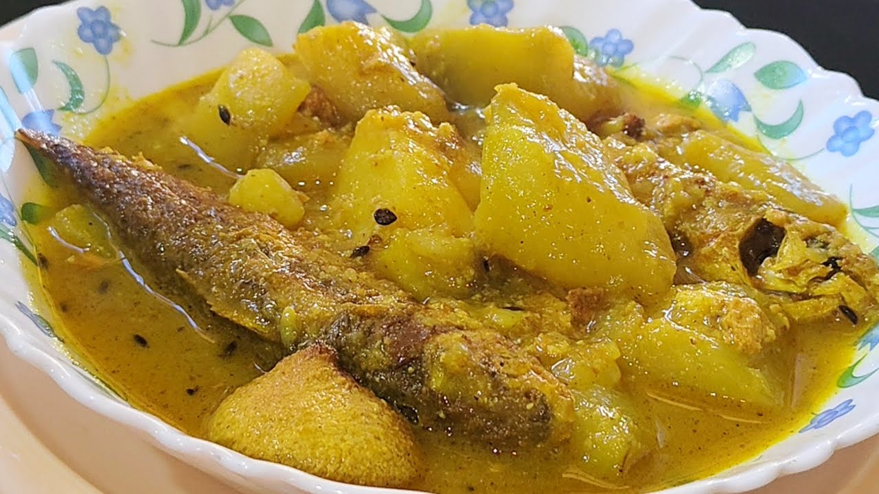  পিঁয়াজ রসুন ছাড়া হালকা পাতলা লাউ দিয়ে বাটা মাছের ঝোল এর স্বাদ গন্ধে পুরো ভাত খাওয়া হয়ে যাবে।