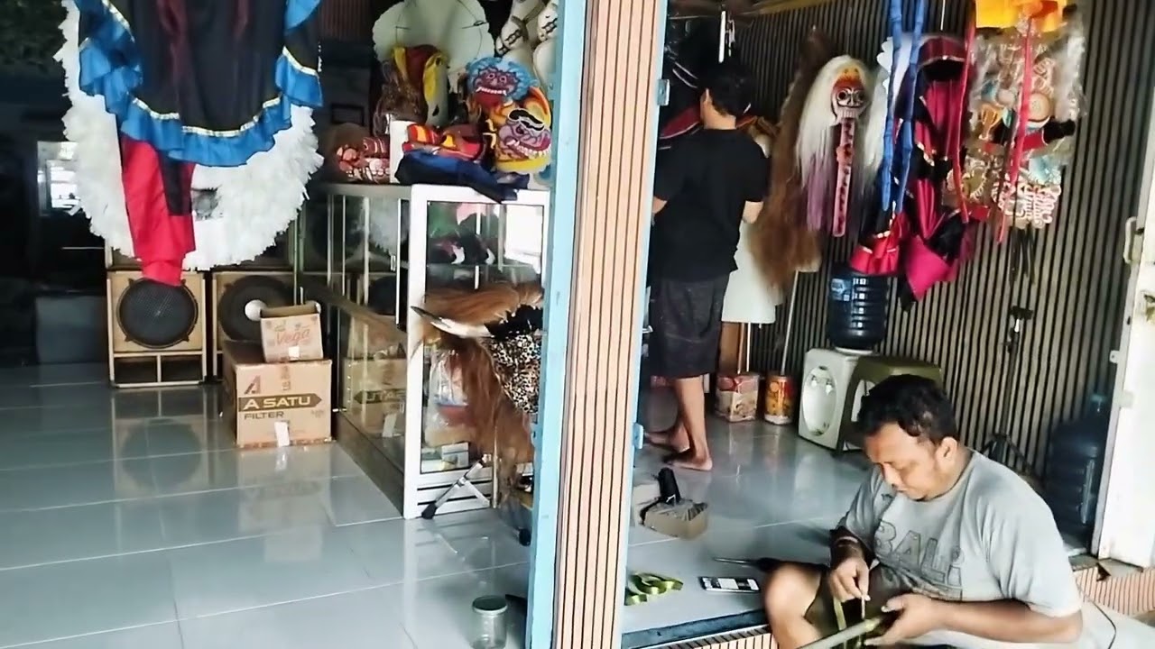 Minggu pagiku ada ditoko,,Monggo yang butuh alat2 jaranan lengkap bisa langsung ke toko ku gays