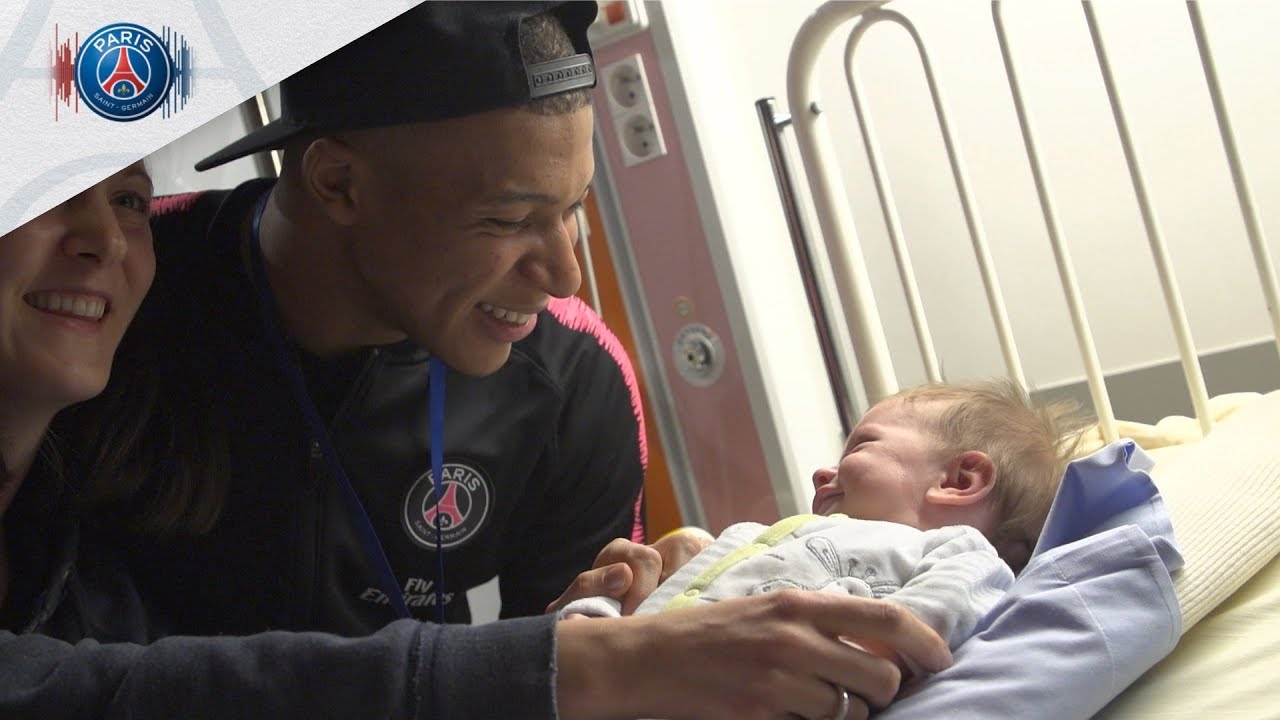 Les joueurs en visite aupr&egrave;s des jeunes patients de l&rsquo;h&ocirc;pital Necker Enfants malades
