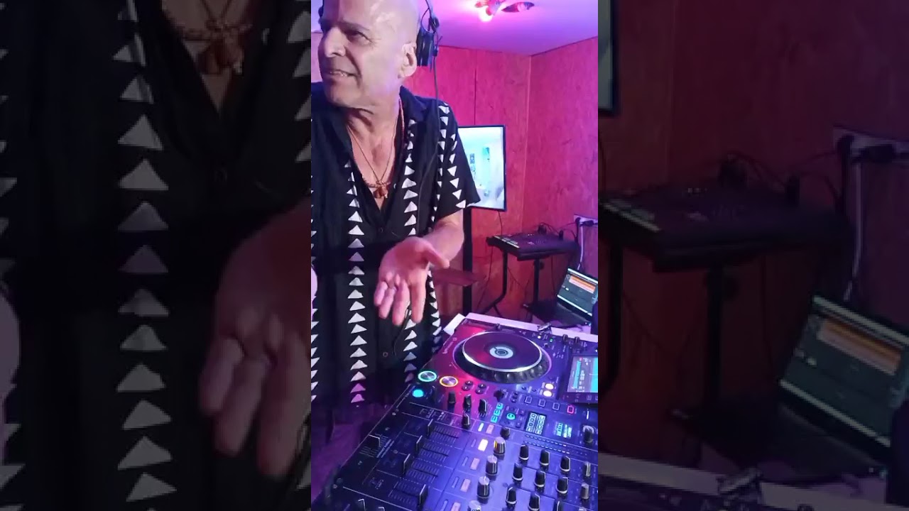 spontanic krembo records  live show somewhere in tel aviv last thursdaywith yogi and dj zoo-b