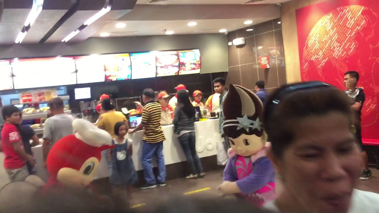 JOLLIBEE dancing at SM SEASIDE CITY CEBU
