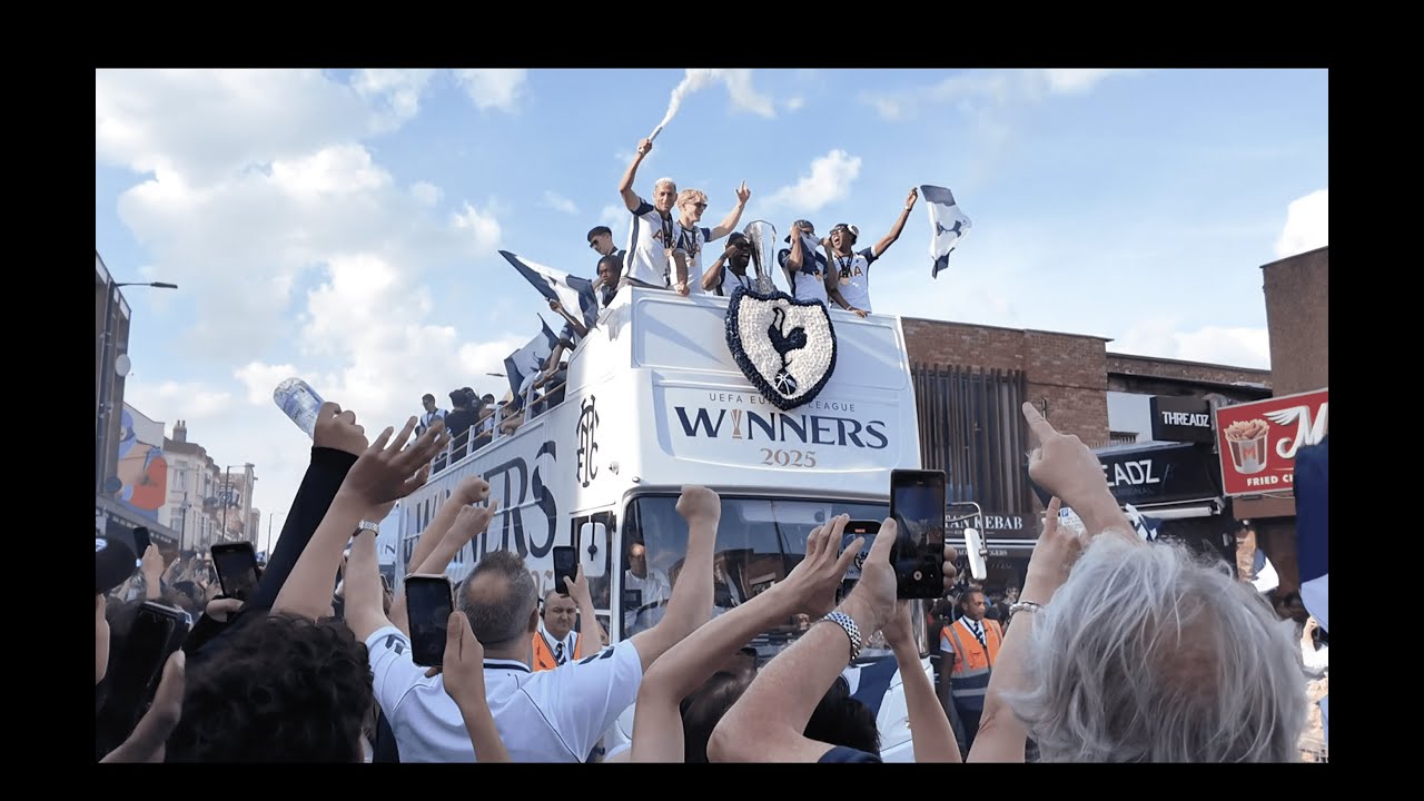Tottenham Spurs Celebrates with fans | Victory Parade