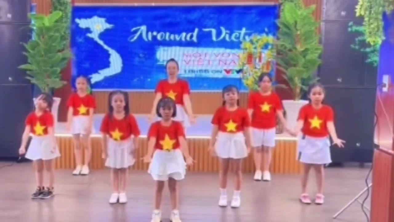 Một vòng Việt Nam thiếu nhi múa