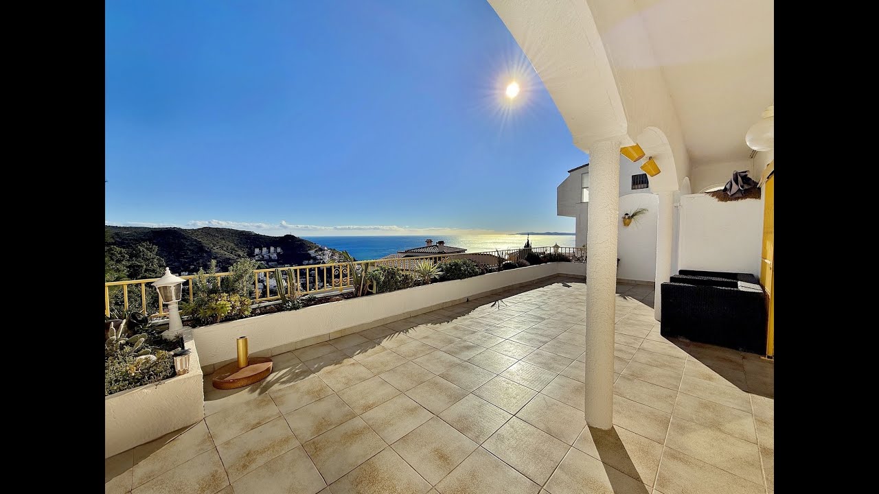 Exclusivité Roses – A Vendre Rare !! Superbe Appt vue mer, garage, terrain