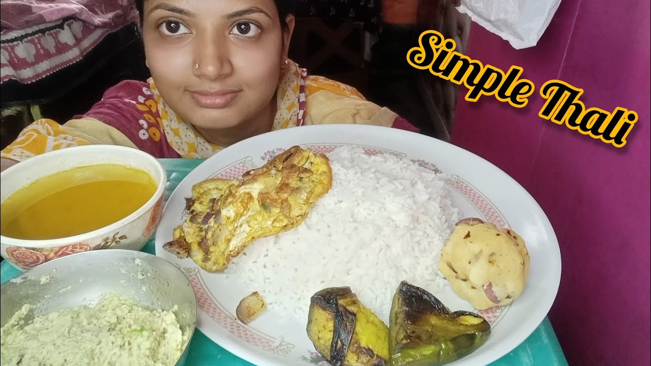 Bigbites Eating- Rice with Kochu Bata, Egg Omlette, Dal, Aloo Vorta.