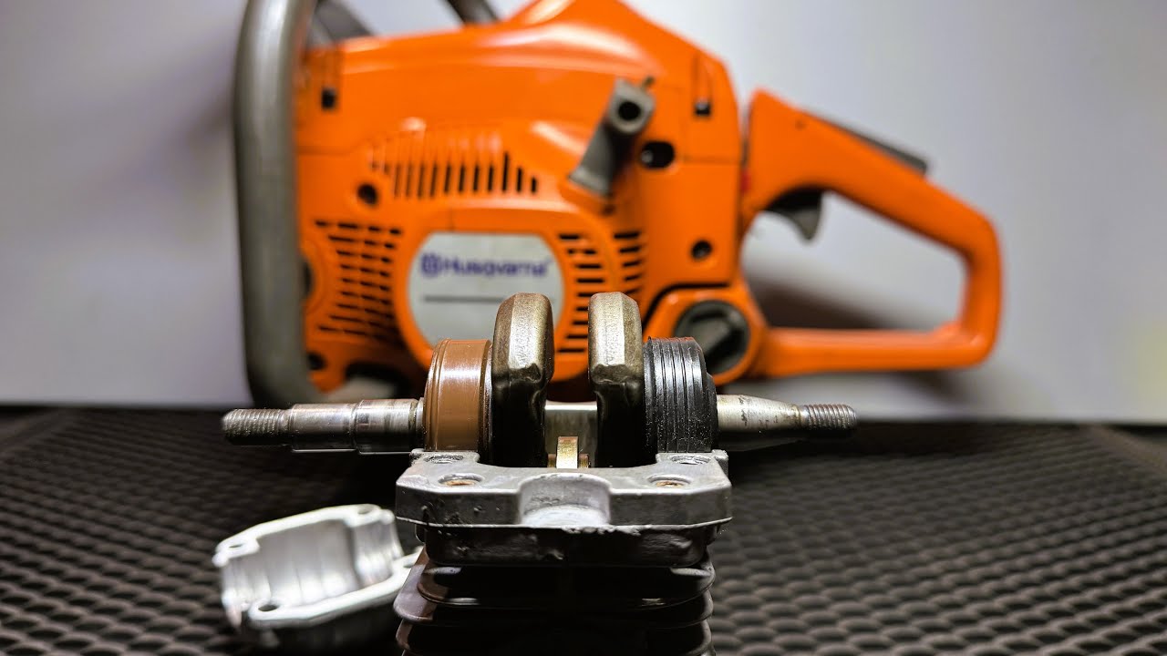 What oil seal should be installed on a Husqvarna 137-142 chainsaw?