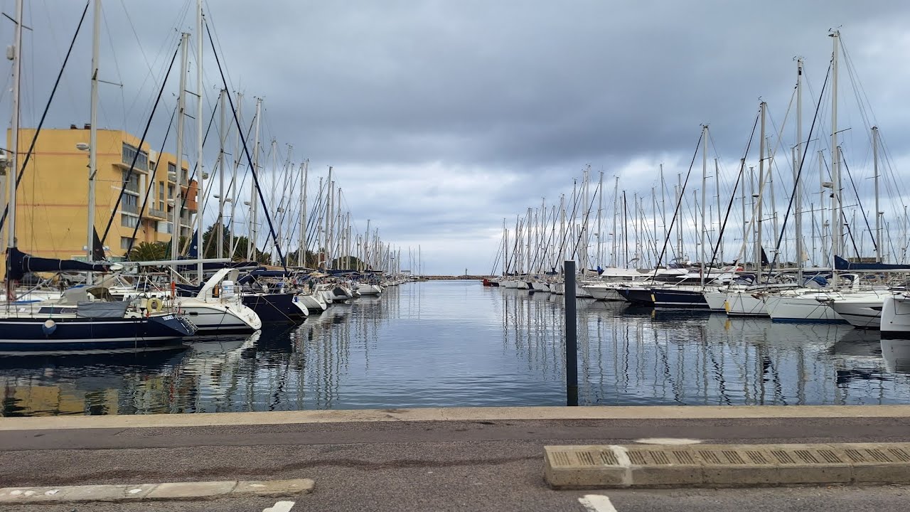 Малые города Франции. Saint-Cyprien, Perpignan, France.