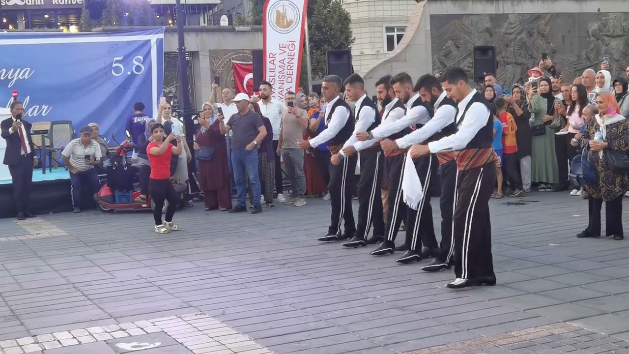 Dünya Sivaslılar Günü, Kayseri Cumhuriyet Meydanı, Sivas Halayı #Sivas #Halay