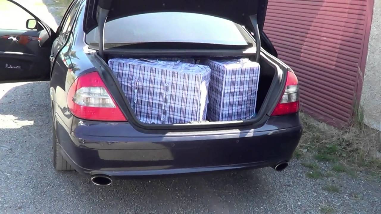 V Plzni celní správa zadržela skupinu cizinců za pašování cigaret