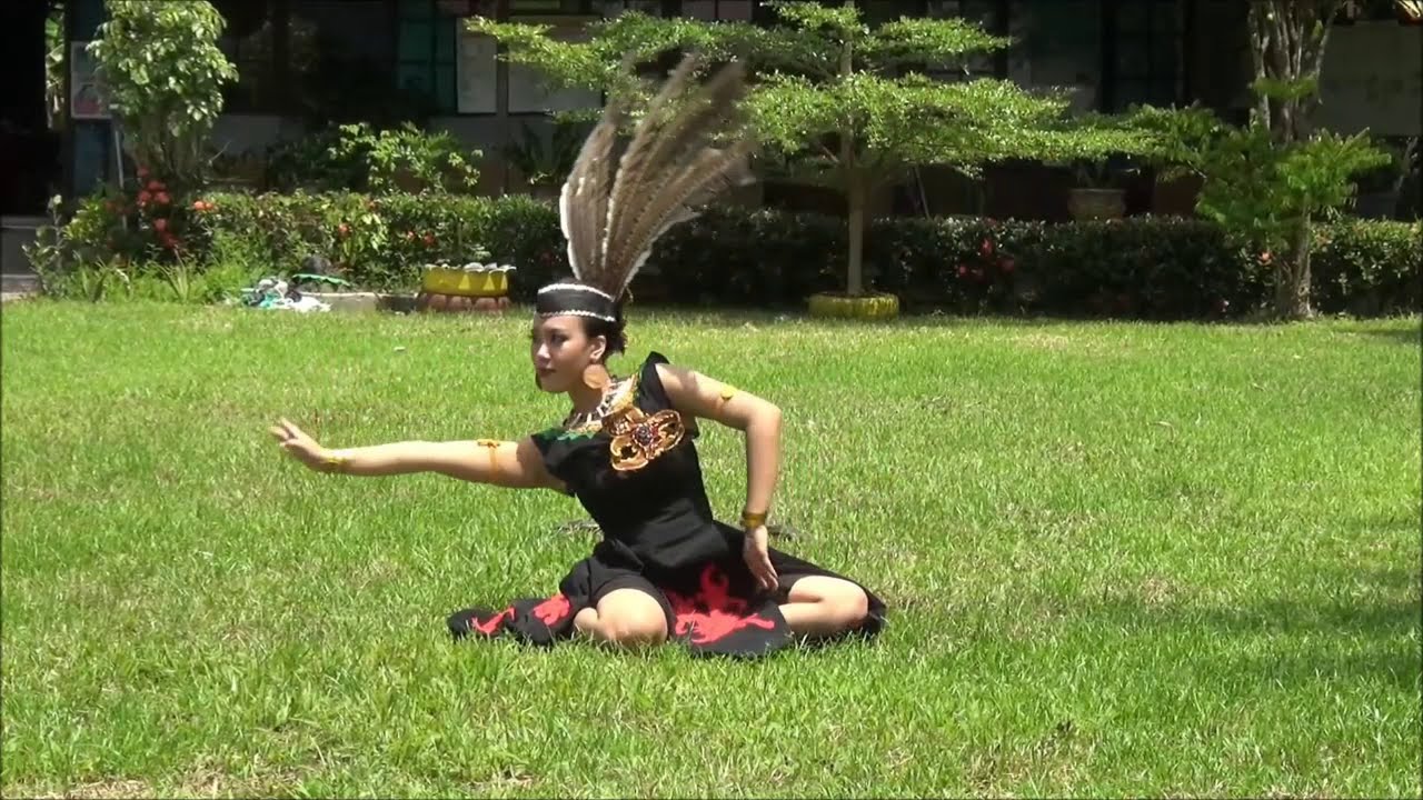 Tari Mandau Apang Tarung  Hakumbang_GUSTRIANA PUTRI, S.Pd_Kec. Pulau Petak