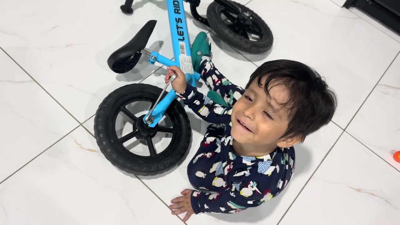 Bicicleta equilibrio  RYAN BERMEO 2 años 