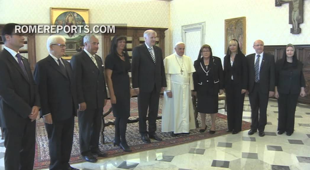 Bavarian president brings beer for Pope