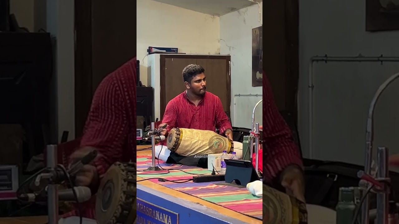 മൃദംഗത്തിൽ '2025 ചെമ്പൈ പുരസ്കാര' ജേതാവ് അനിരുദ്ധ് രാജ് എൻ ന്റെ പ്രകടനം