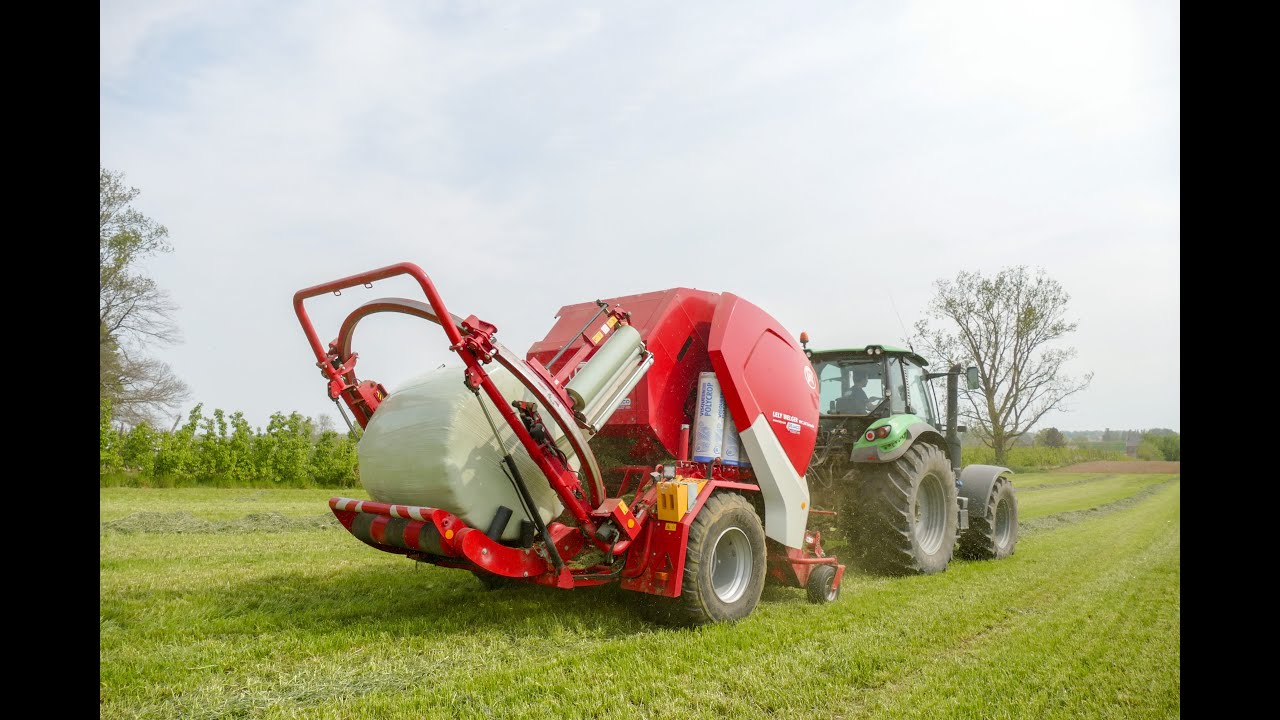 pressing bales/ rode balen persen/ deutz/ lely welger pers/ Vandenbeck