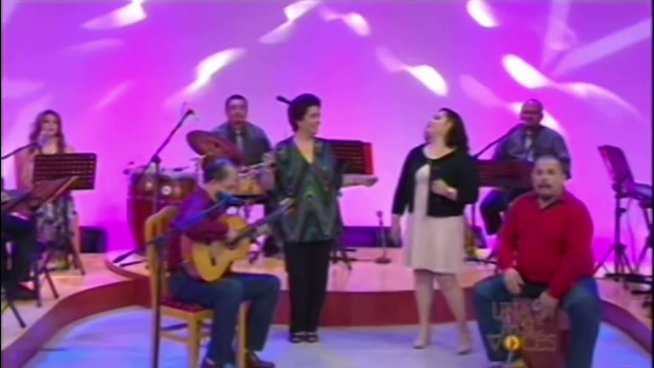 Azul Turquí Emilia Freundt  / Lucy Avilés y Sonia Valderrama