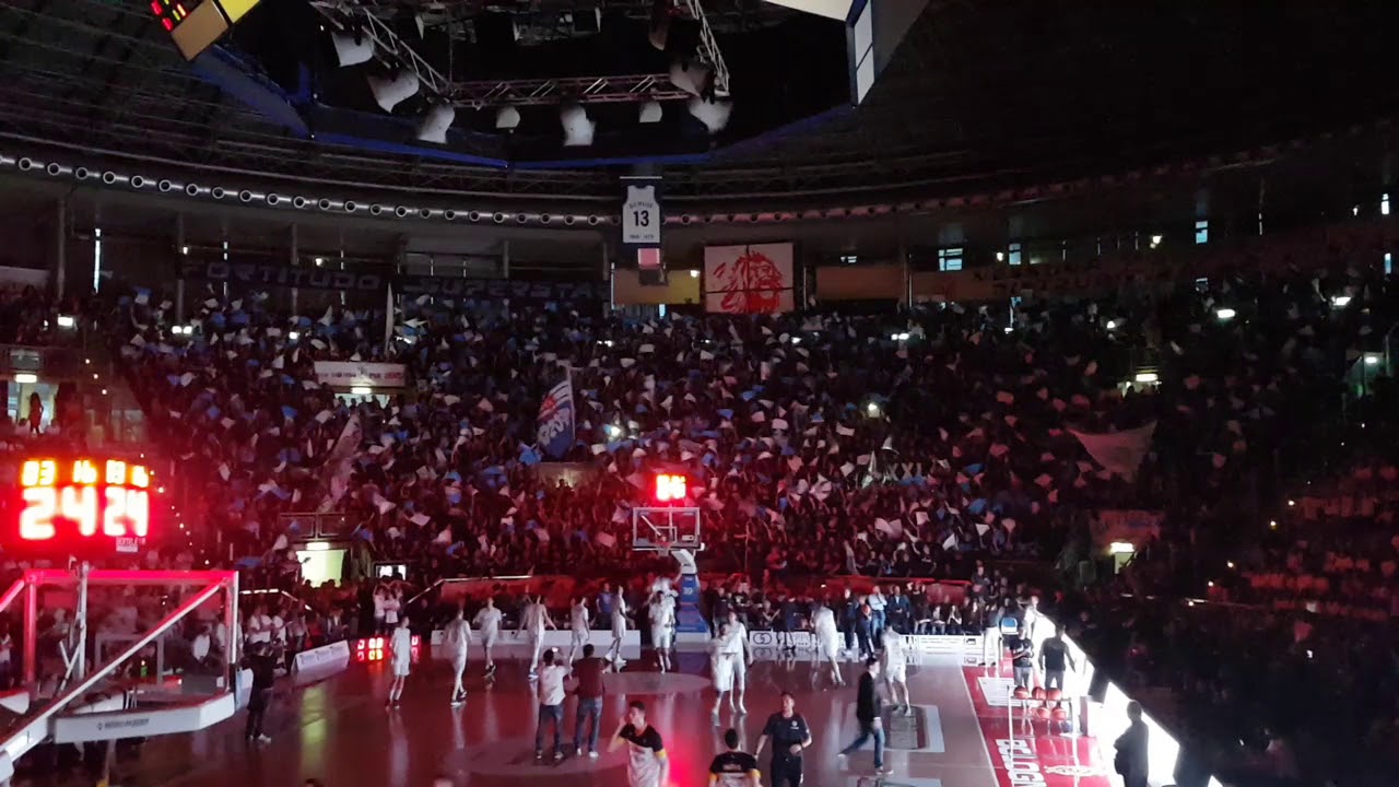 coreografia FOSSA DEI LEONI (Fortitudo vs Verona)
