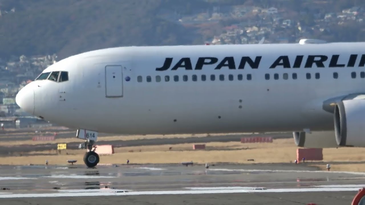 【4K】千里川の土手から見届ける、栄光のB767と次世代A350の離陸
