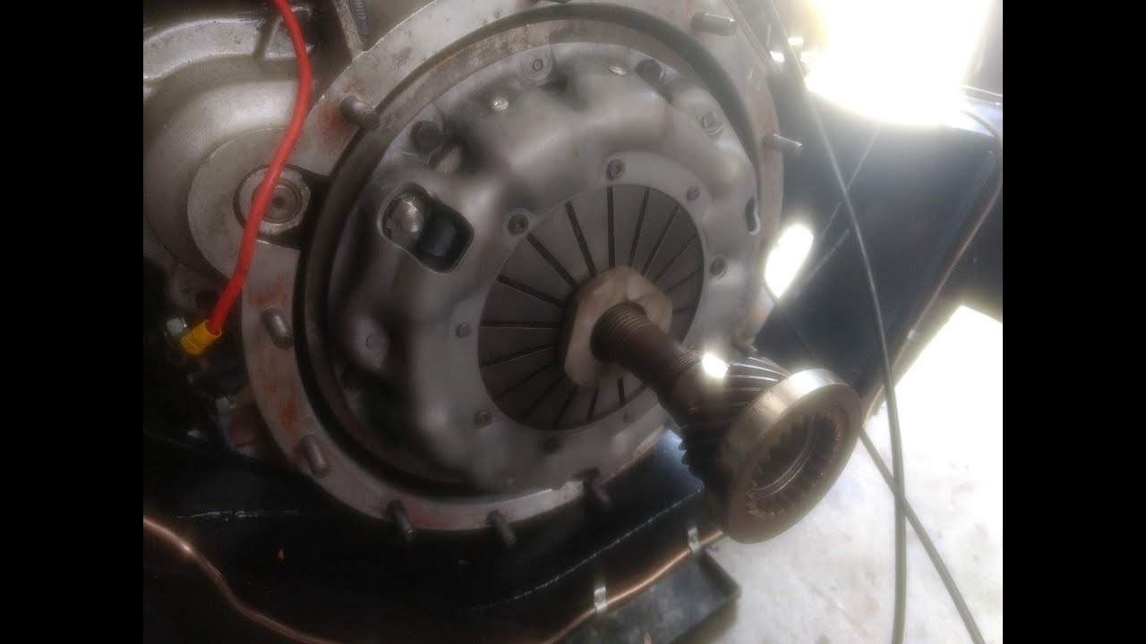 Land Rover Series 2a 88 - Gearbox Installation
