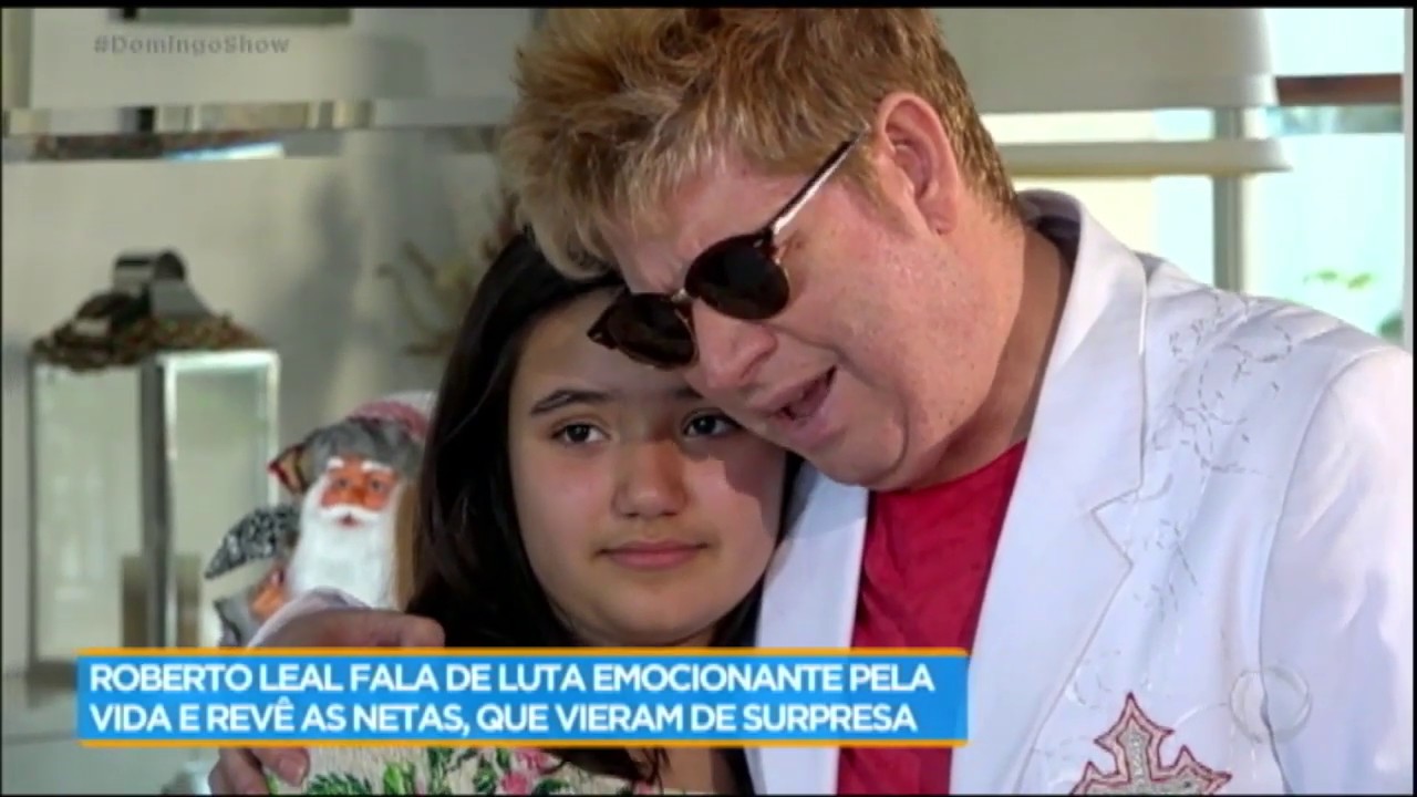 Roberto Leal reencontra netas que moram em Portugal e ganha homenagem emocionante