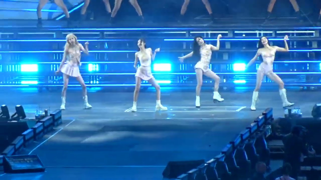 BLACKPINK - INTRO / PINK VENOM & HOW YOU LIKE THAT - Stade De France, PARIS - 15 July 2023