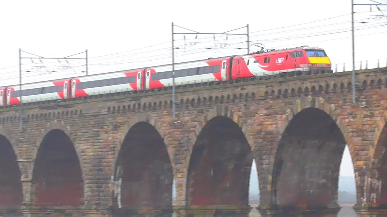 Trains at Berwick-upon-Tweed, ECML - 24/11/19