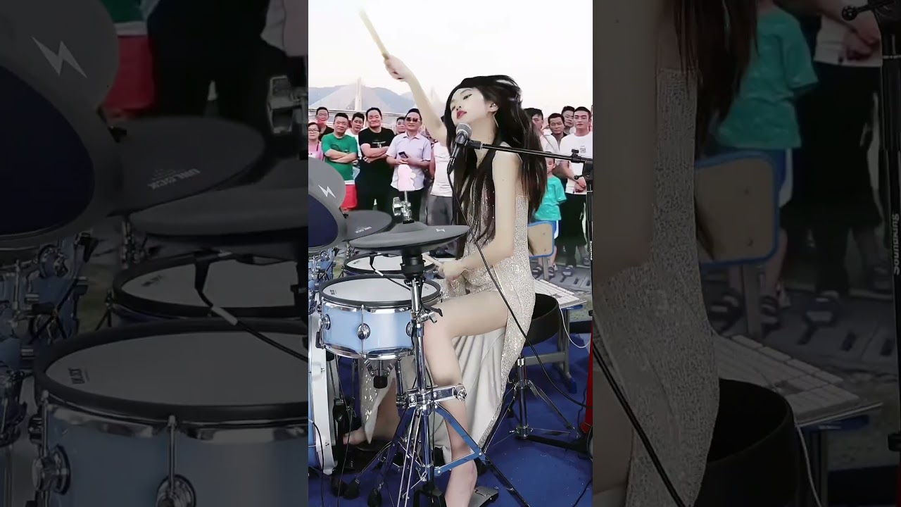 青春鼓声持续在线，佩君用架子鼓打出热爱音乐的真实节拍#架子鼓音乐日常 #女鼓手节奏感 #DrumRhythmLife #DrumLiveBeat #DrumPerformanceMoments