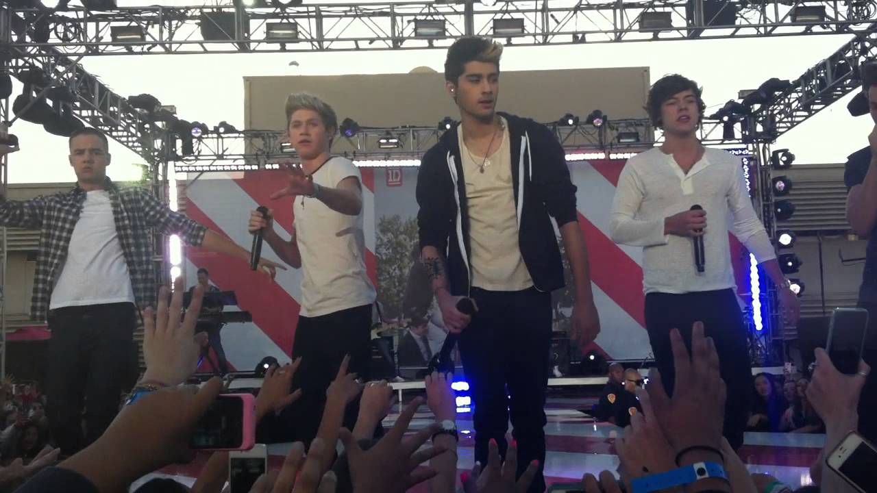 Live While Were Young - One Direction @ Ellen Show