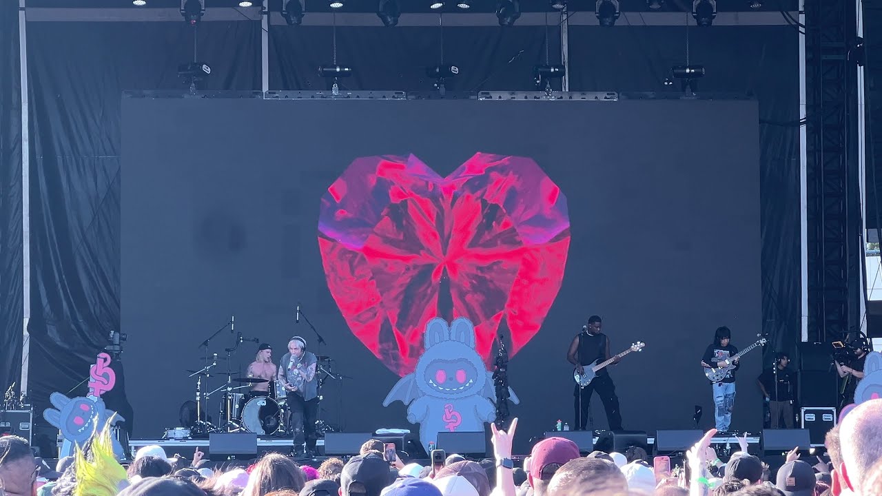 blackbear · 2025-07-26 · Warped Tour @ Shoreline Waterfront · Long Beach · full live show